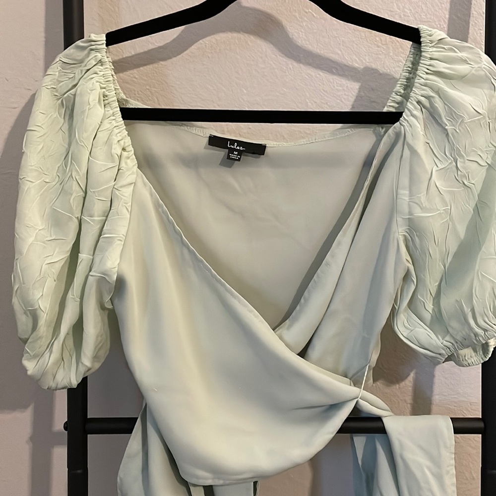 Medium TRUE wrap mint cropped blouse for going out 💃